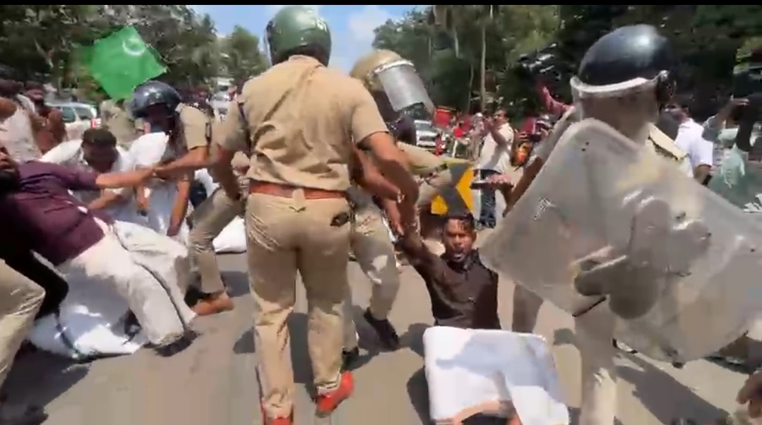 Toll booth protest at milampully mundur